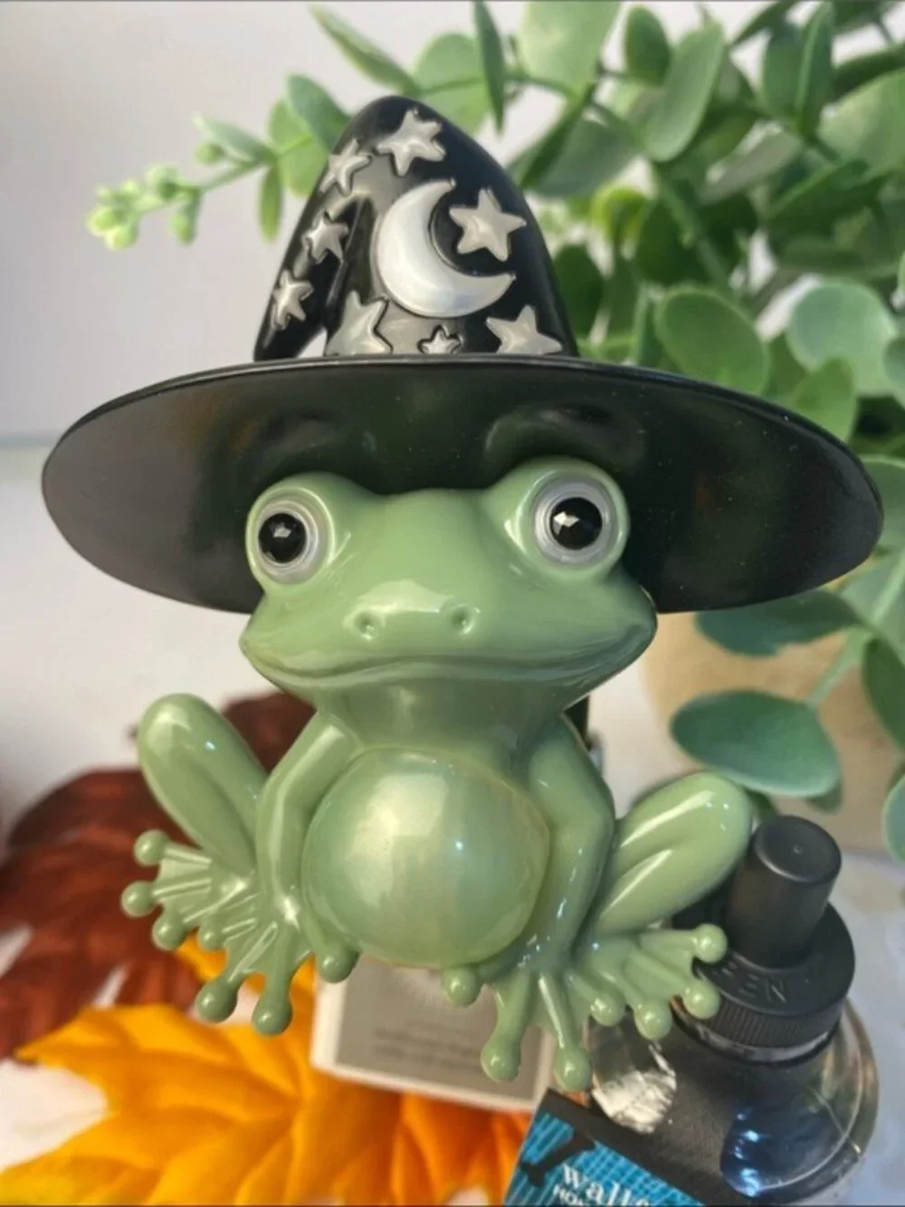 Witchy Frog BBW Halloween Nightlight Wallflower Fragrance Plug & Refill